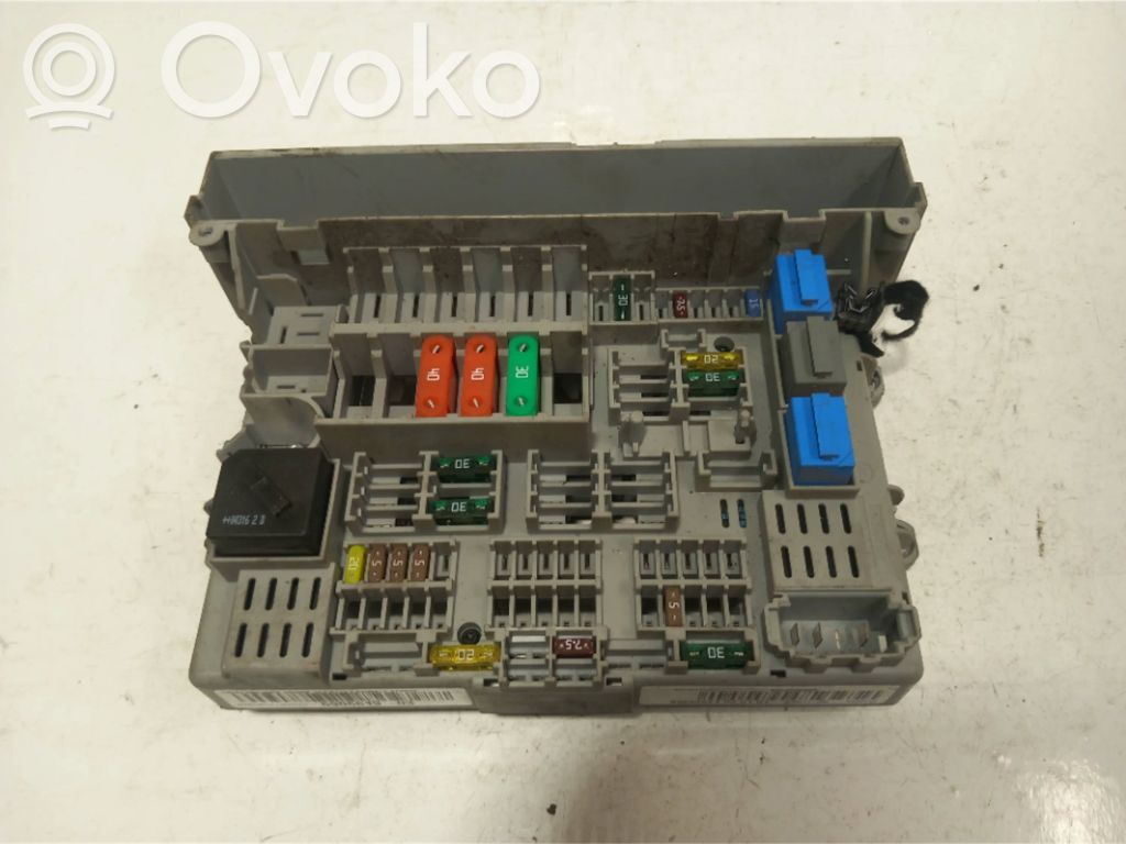 BMW 1 E81 E87 Fuse module 