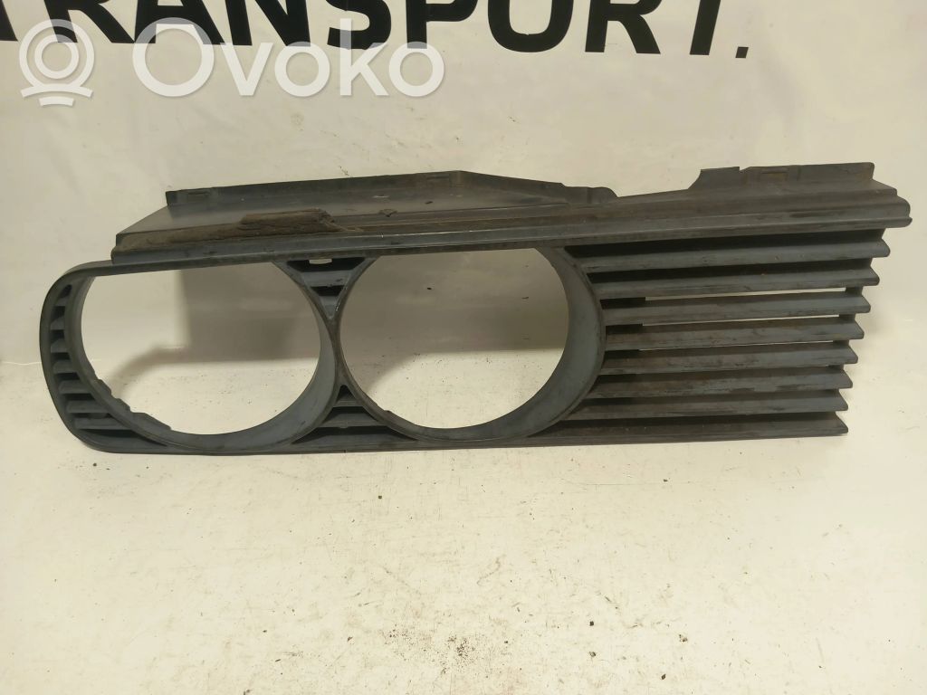 BMW 3 E30 Priekinio žibinto apdaila 