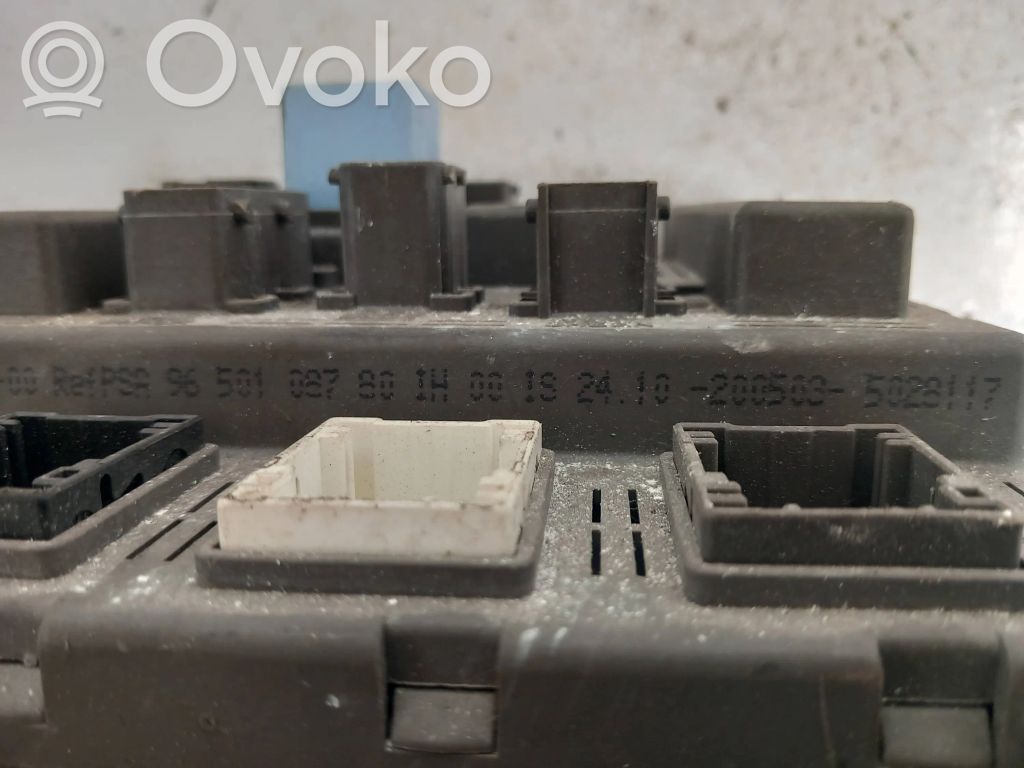 Peugeot 607 Relay mounting block 