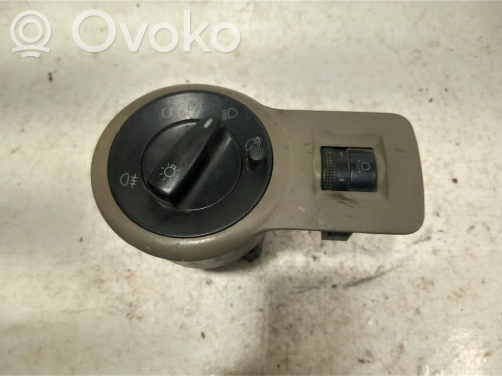 Skoda Fabia Mk2 (5J) Light switch 