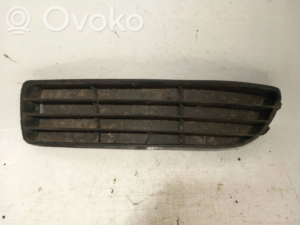 Audi A4 S4 B5 8D Kratka dolna zderzaka przedniego 