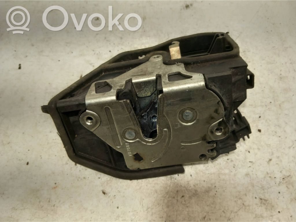BMW 5 E60 E61 Priekinė durų spyna 