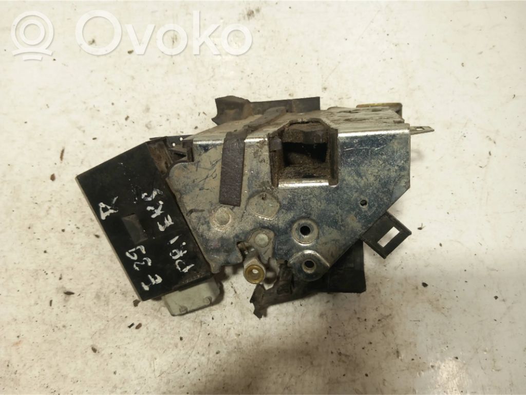 BMW 5 E39 Priekinė durų spyna 