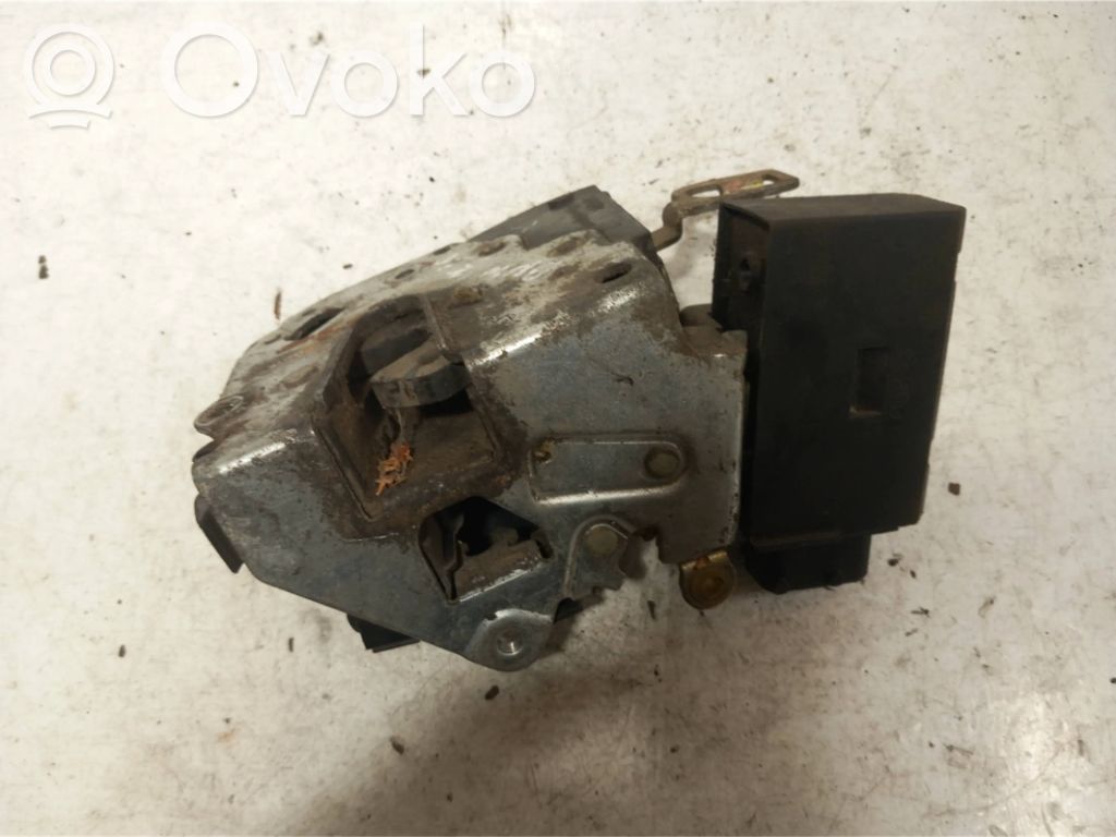 BMW 3 E36 Priekšpusē slēdzene 