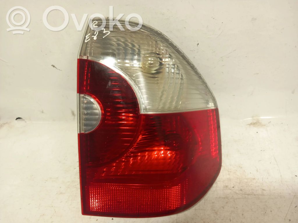 BMW X3 E83 Galinis žibintas dangtyje 