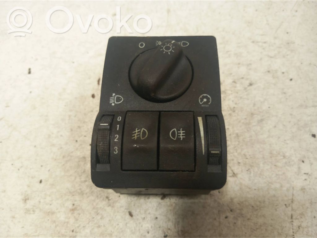 Opel Zafira A Interruptor de luz 