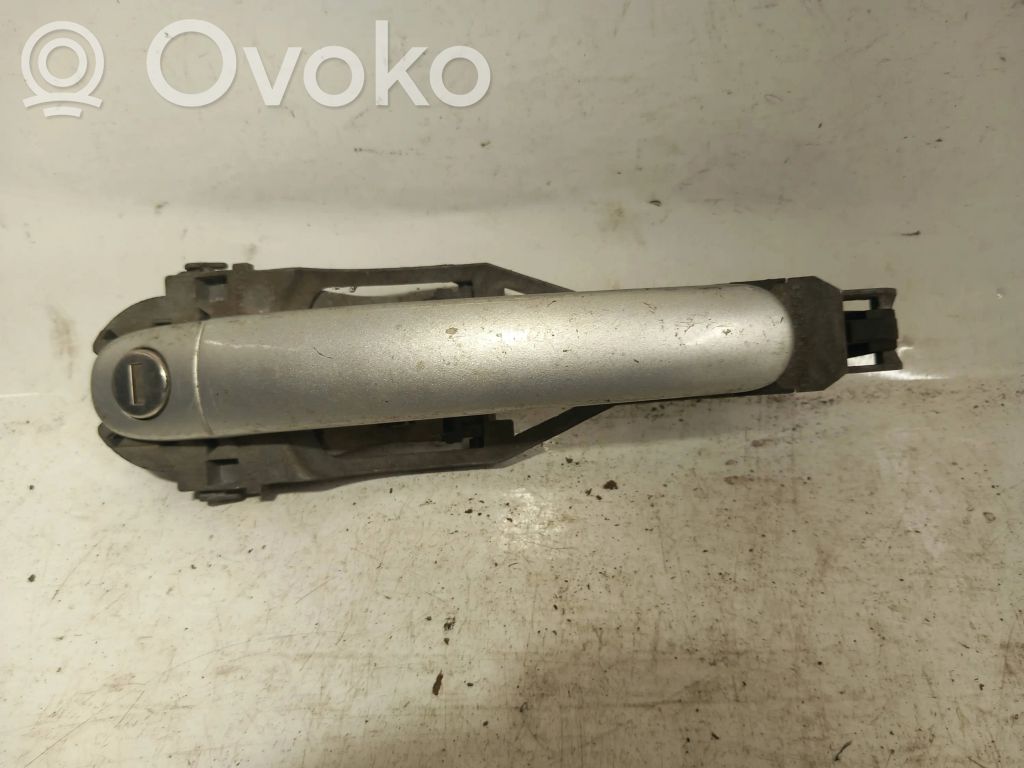 Volkswagen PASSAT B5.5 Manecilla externa puerta delantera 