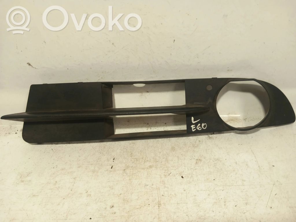 BMW 5 E60 E61 Grotelės apatinės (trijų dalių) 