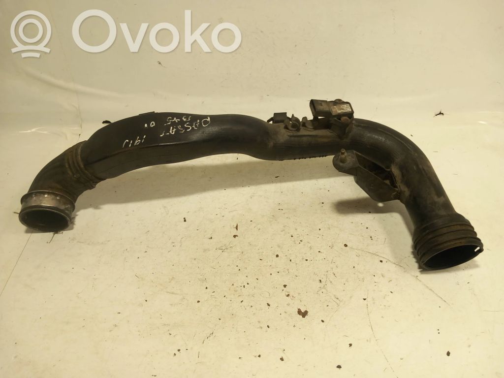 Volkswagen PASSAT B5.5 Wąż / Rura intercoolera 