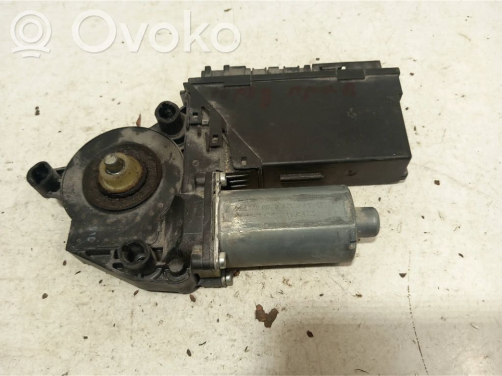 Audi A4 S4 B7 8E 8H Silnik regulatora szyby drzwi przednich 