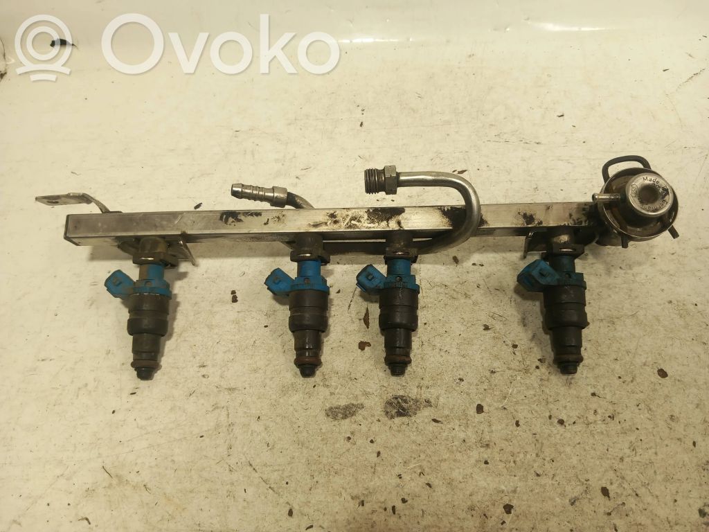 Audi A4 S4 B5 8D Polttoainepääputki 