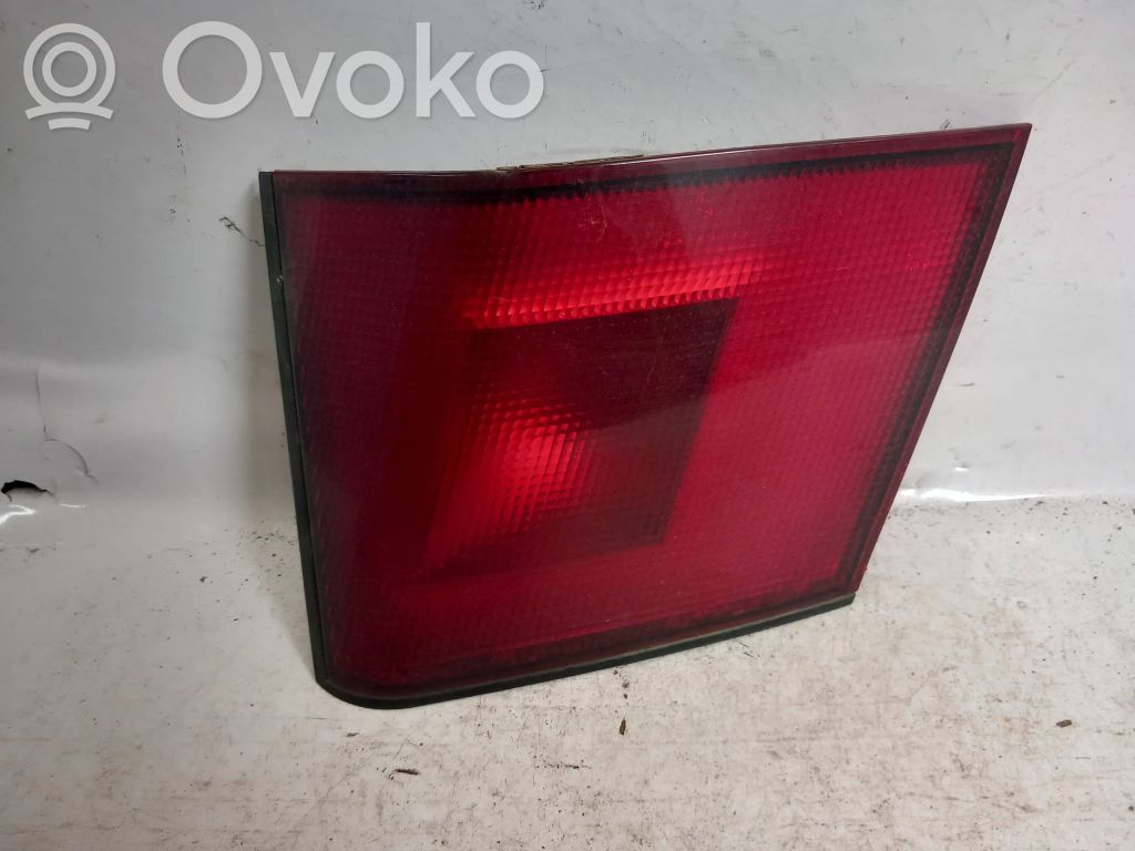 Lampy tylnej klapy bagażnika   MB952168,29200203