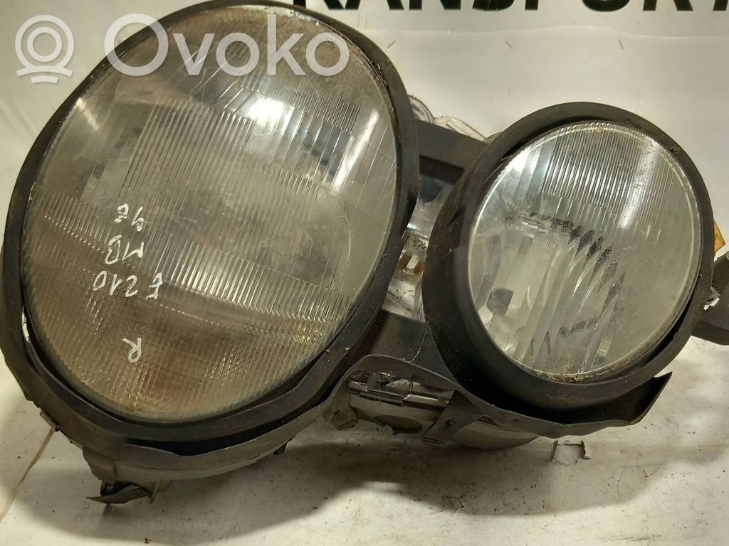 Mercedes-Benz E W210 Lampa przednia 