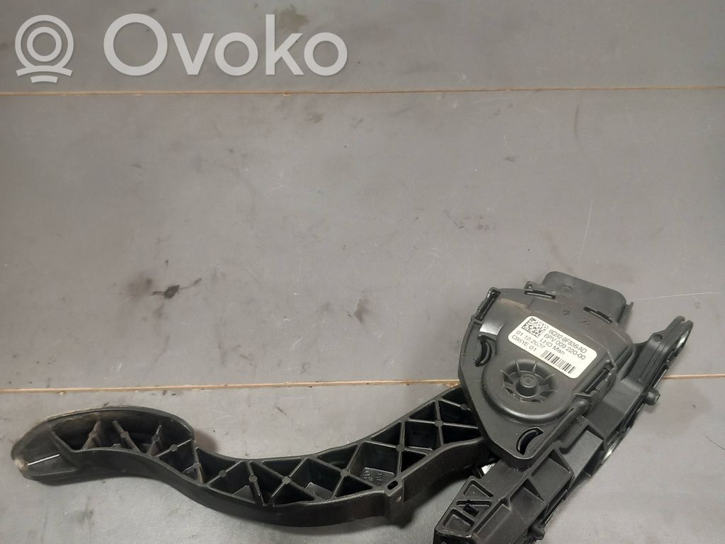 Volvo XC70 Accelerator throttle pedal 