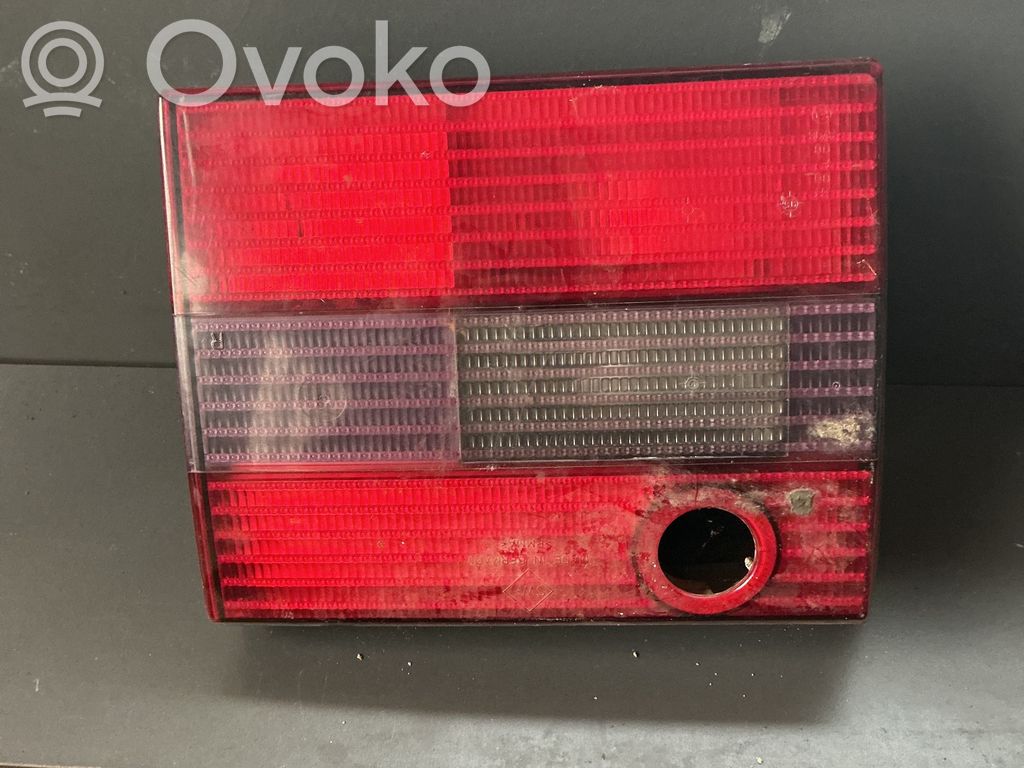 Volkswagen PASSAT B4 Lampy tylnej klapy bagażnika 