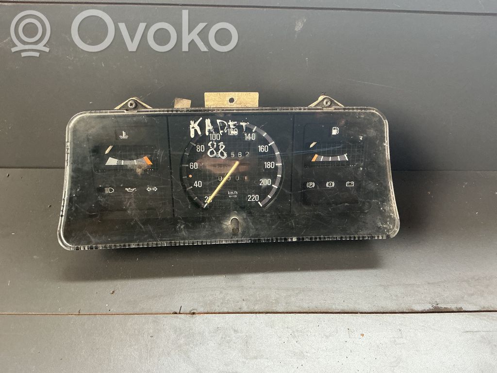 Opel Kadett E Speedometer (instrument cluster) 