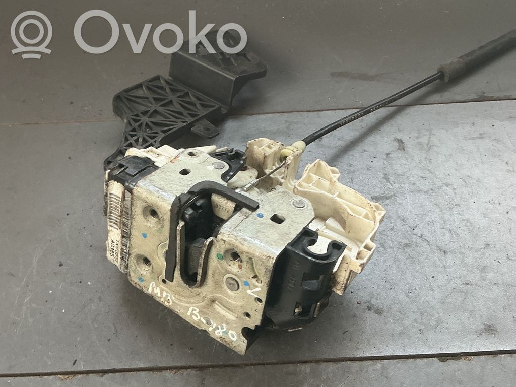 Priekšpusē slēdzene   04589421AC,TKC0377,A0385