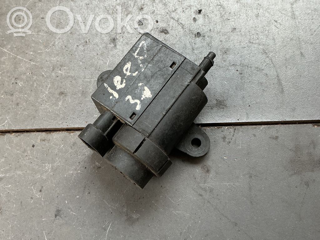 Jeep Grand Cherokee (WJ) Secondary air pump 