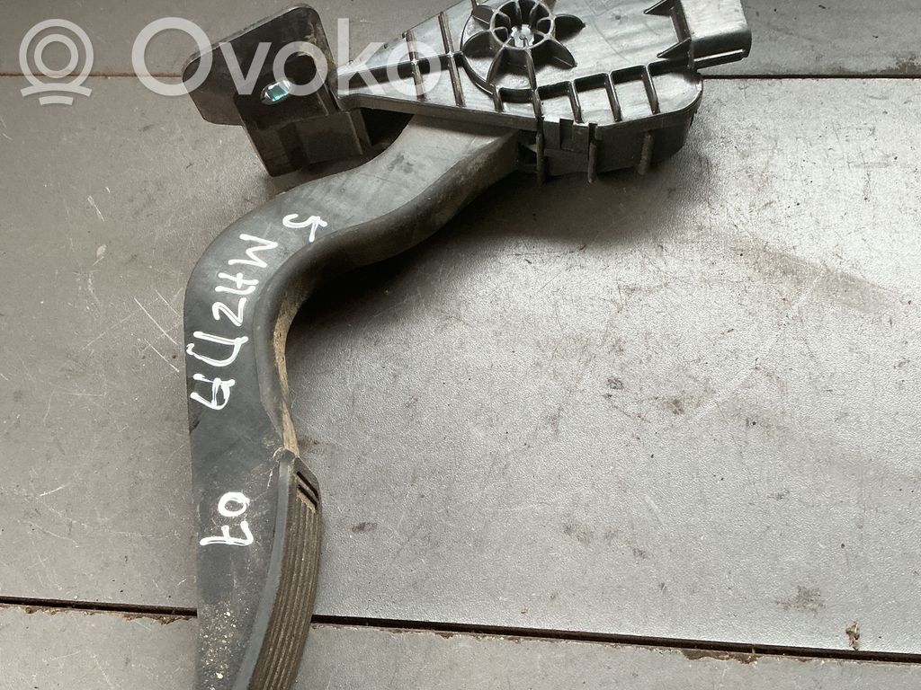 Accelerator throttle pedal   1988003480