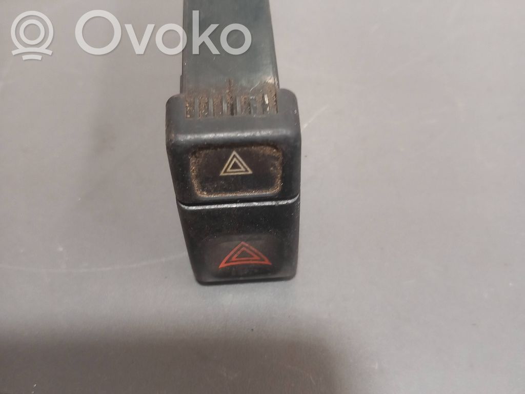 Botón interruptor de luz de peligro