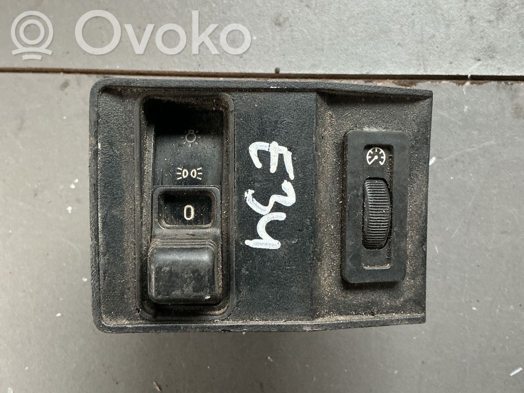Light switch   8110497