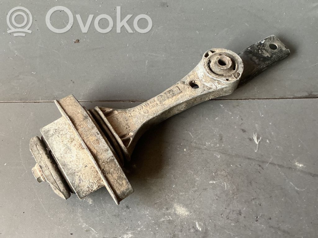 Volkswagen Golf IV Engine mount bracket 