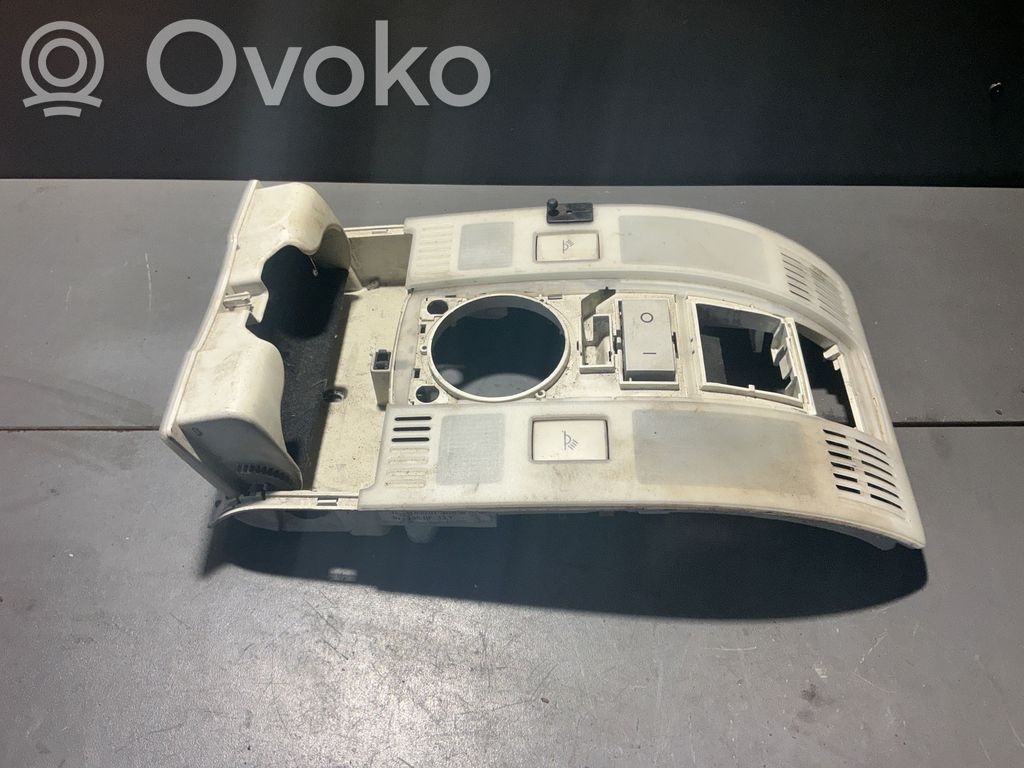 Audi A4 S4 B6 8E 8H Światło fotela przedniego 