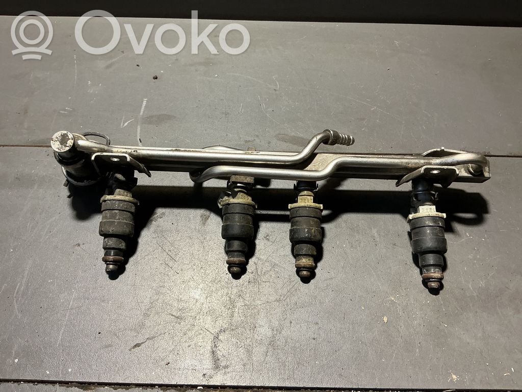 Audi A4 S4 B5 8D Polttoainepääputki 