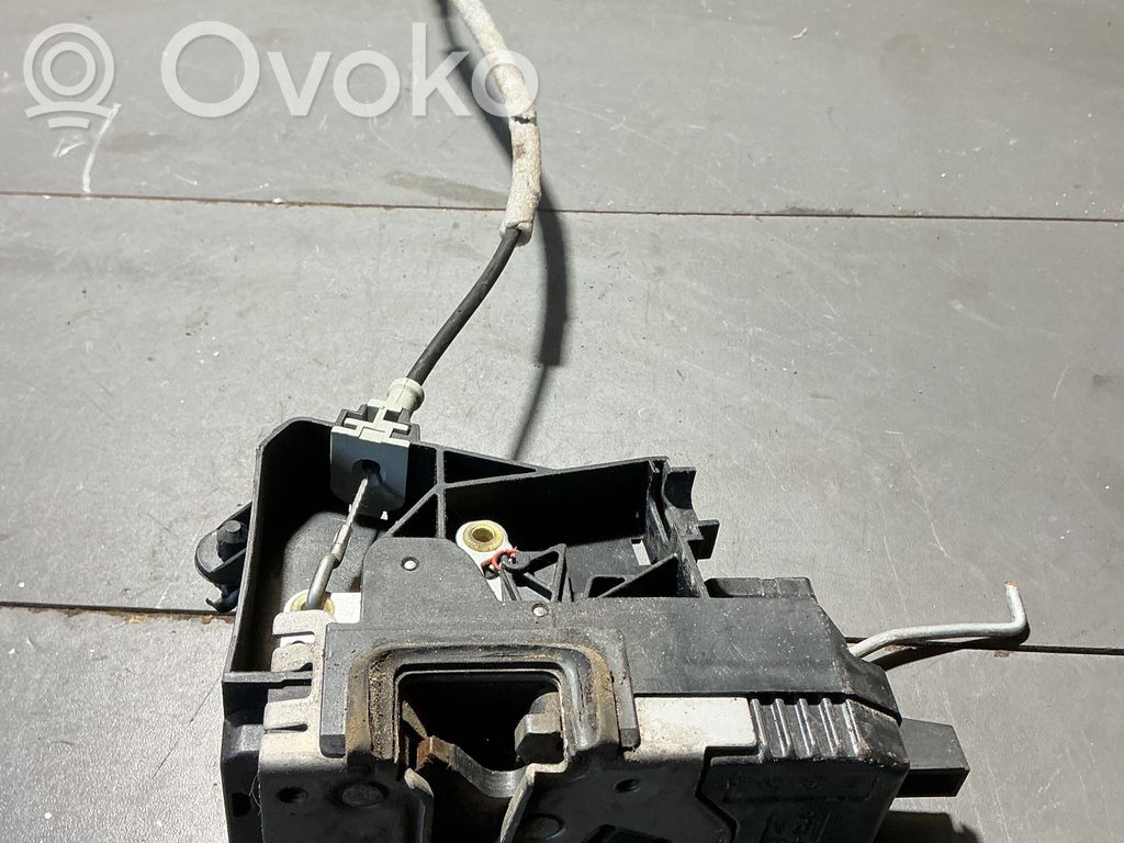 Opel Vectra C Priekšpusē slēdzene 