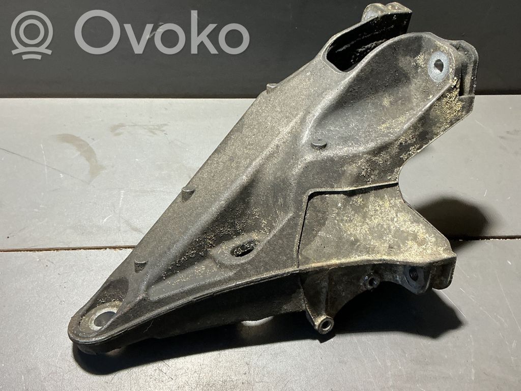Volkswagen Transporter - Caravelle T5 Engine mounting bracket 