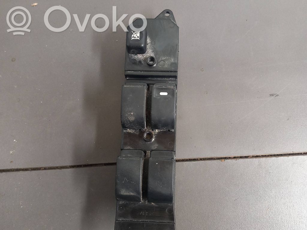 Electric window control switch   MN141265,C8DD303M