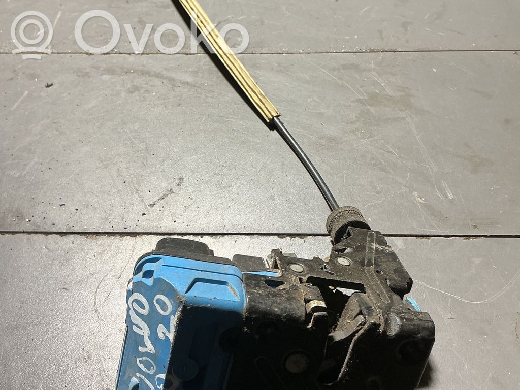 Volvo V70 Priekšpusē slēdzene 