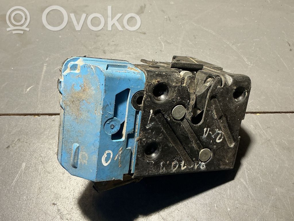 Volvo V70 Priekšpusē slēdzene 