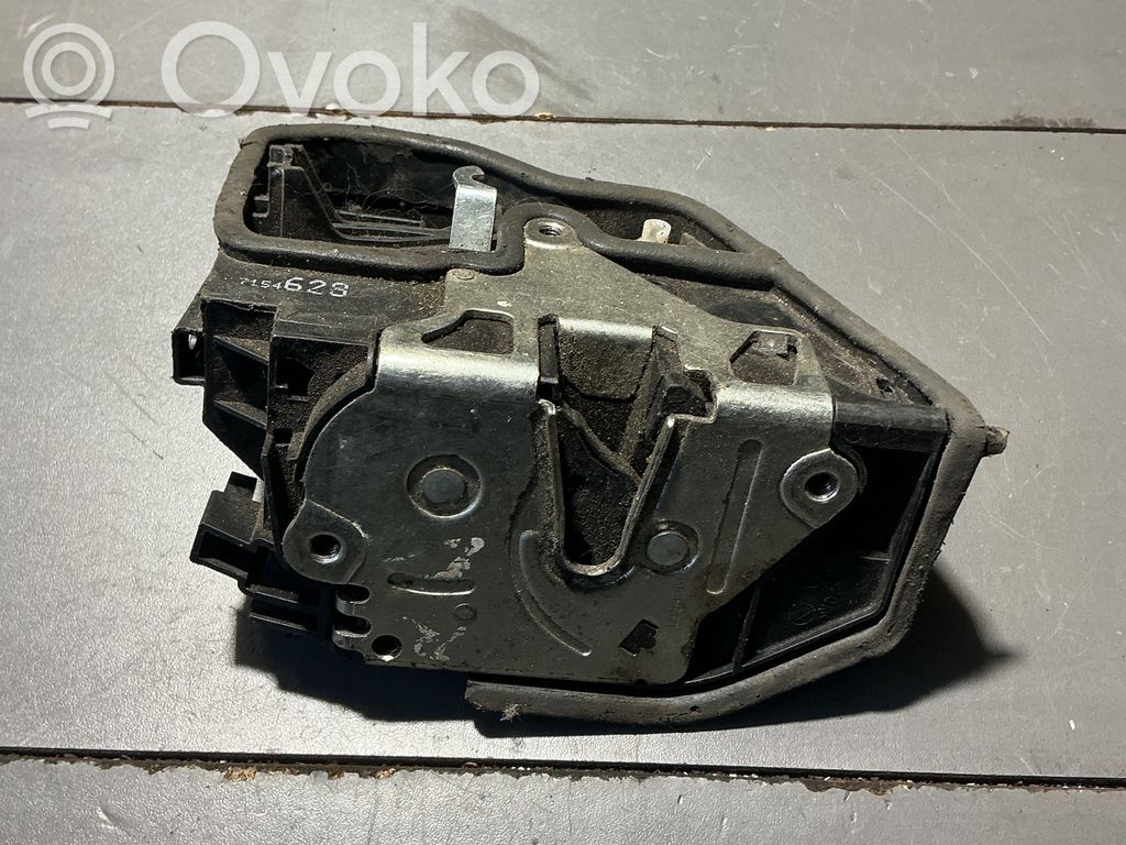 BMW 5 E60 E61 Priekinė durų spyna 