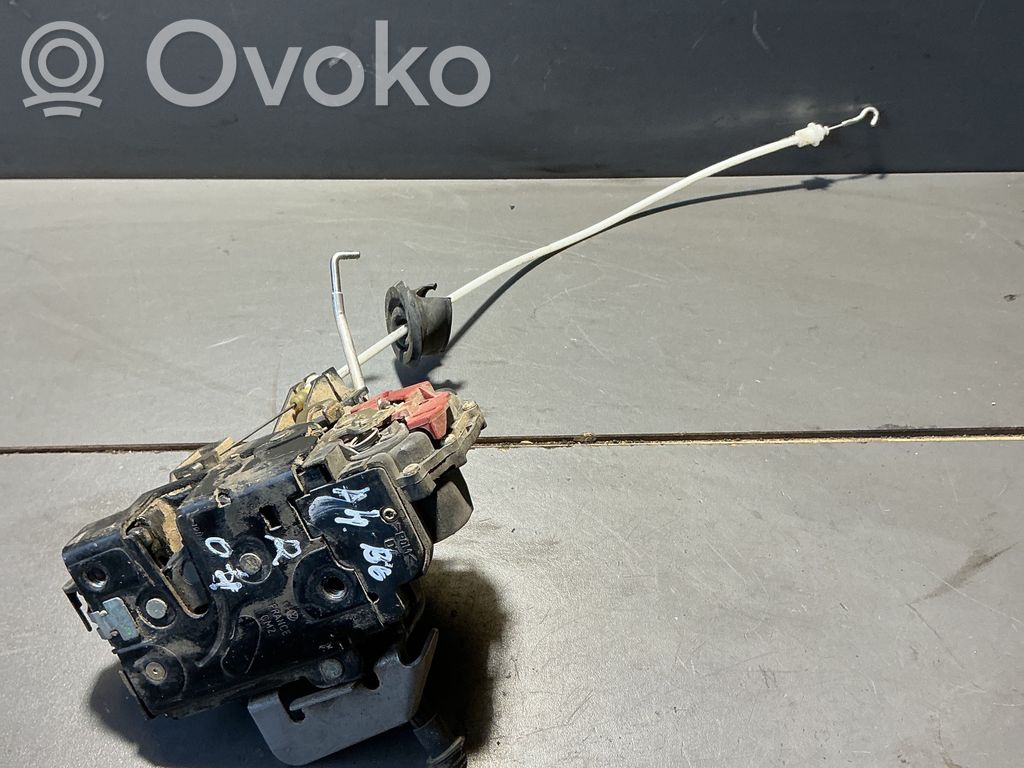 Audi A4 S4 B6 8E 8H Etuoven lukko 
