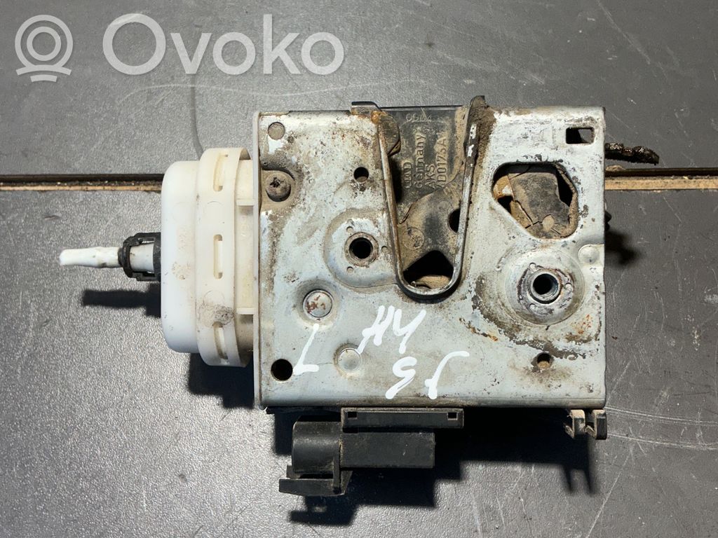 Audi A4 S4 B5 8D Priekšpusē slēdzene 
