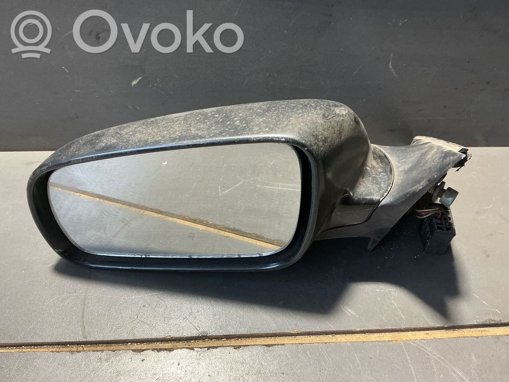 Audi A4 S4 B5 8D Front door electric wing mirror 
