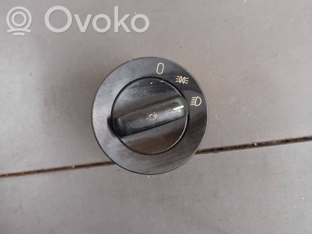 Lukturu slēdzis   8363683