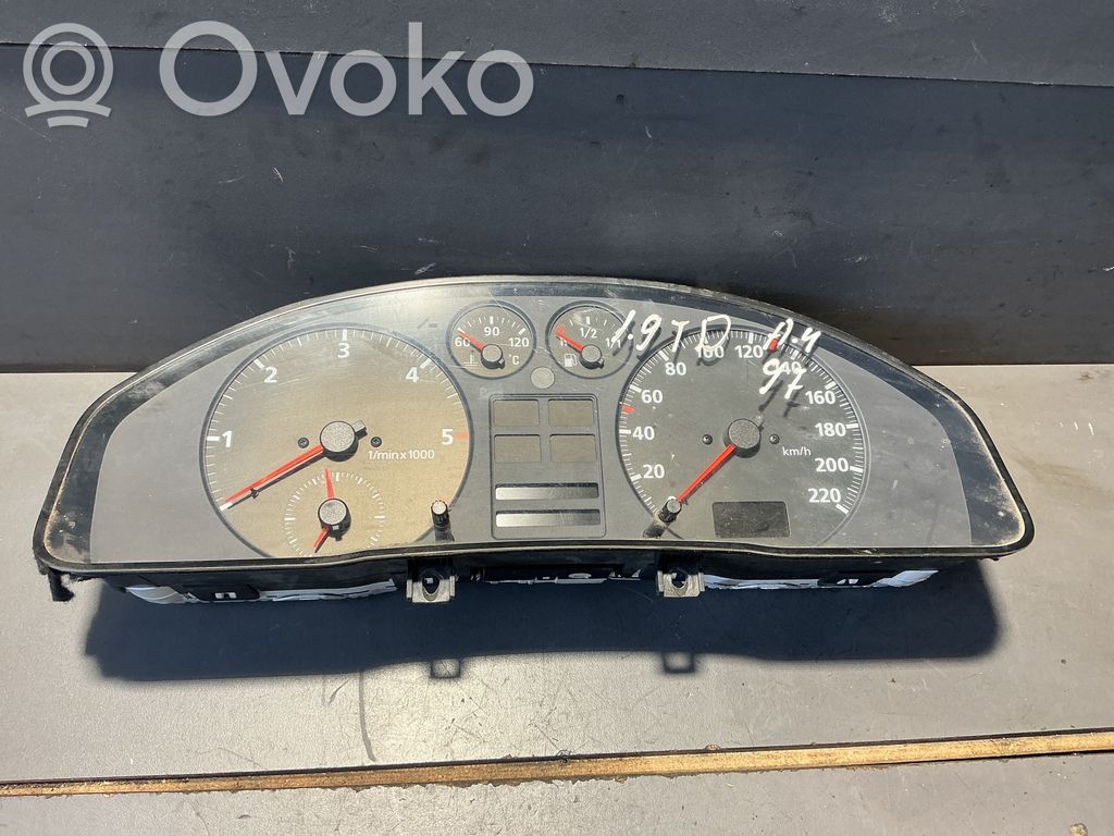Audi A4 S4 B5 8D Speedometer (instrument cluster) 