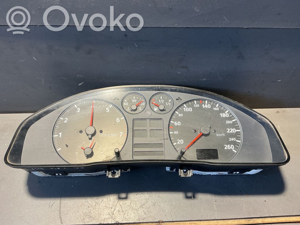 Audi A4 S4 B5 8D Speedometer (instrument cluster) 