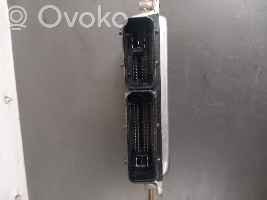 Volkswagen PASSAT B5 Engine control unit/module 