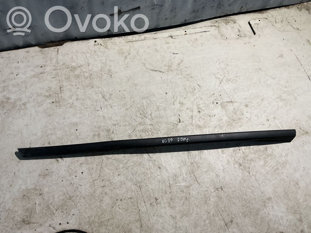 Volvo XC70 Windshield trim 
