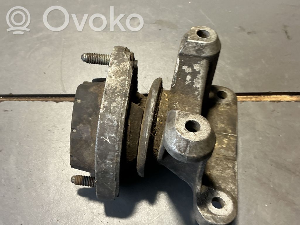 Audi A4 S4 B6 8E 8H Mocowanie / Uchwyt skrzyni biegów 