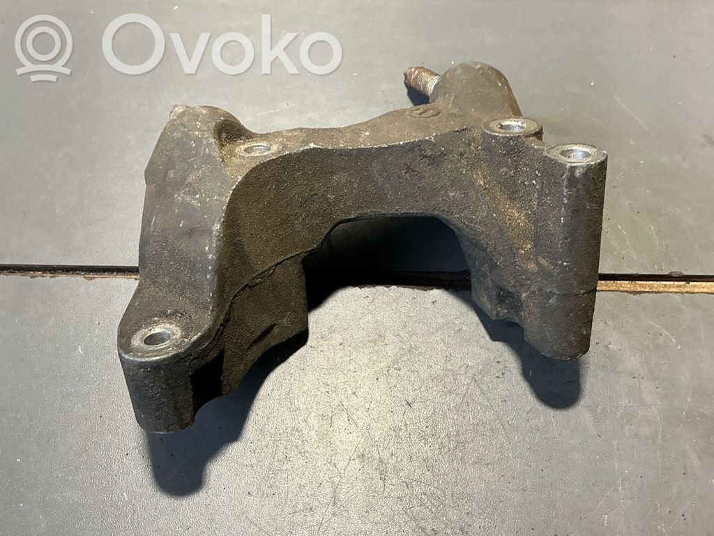 Ford Mondeo MK IV Engine mounting bracket 