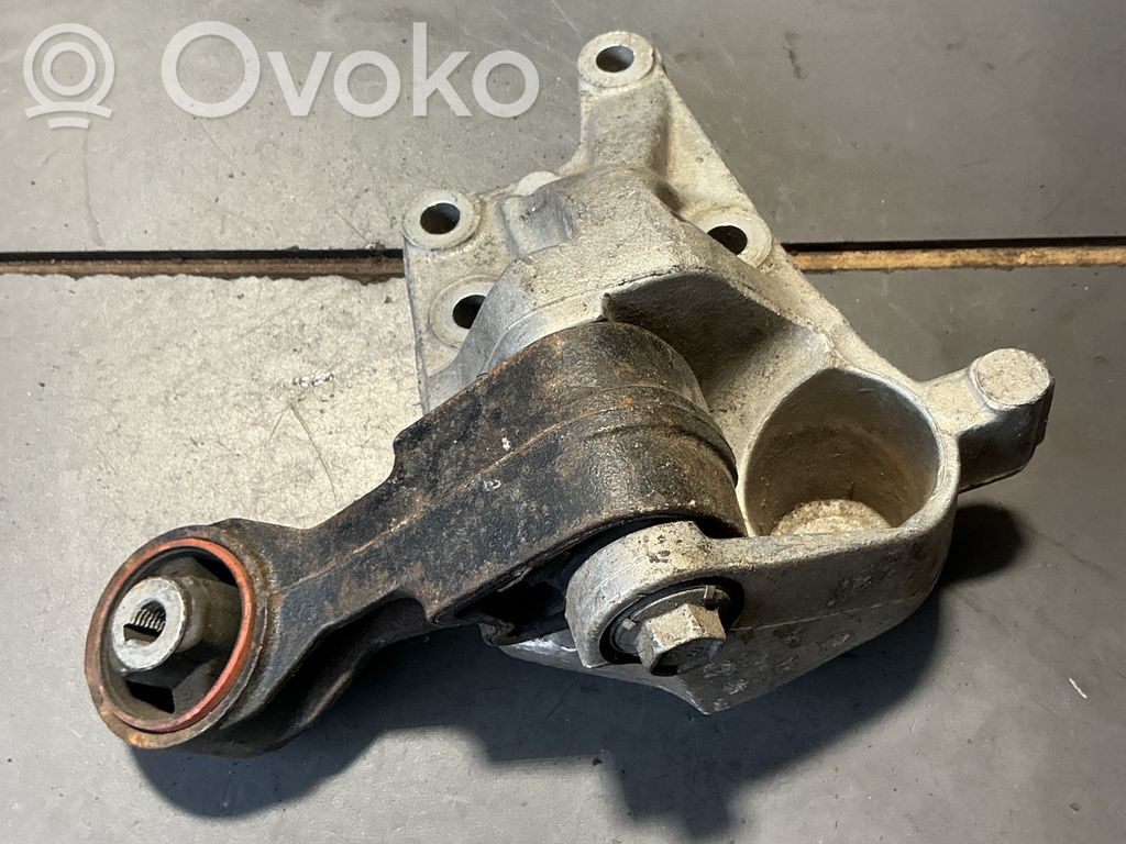 Peugeot 407 Engine mounting bracket 