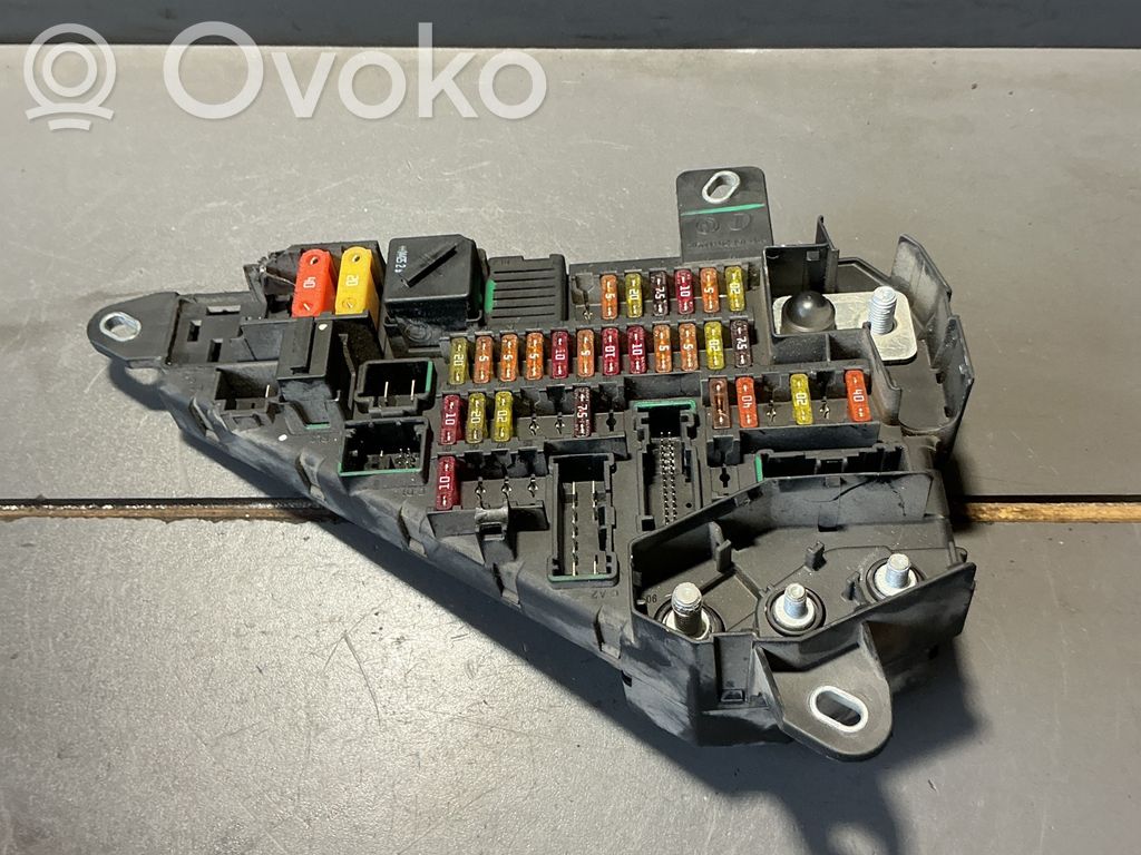 BMW 5 E60 E61 Fuse module 