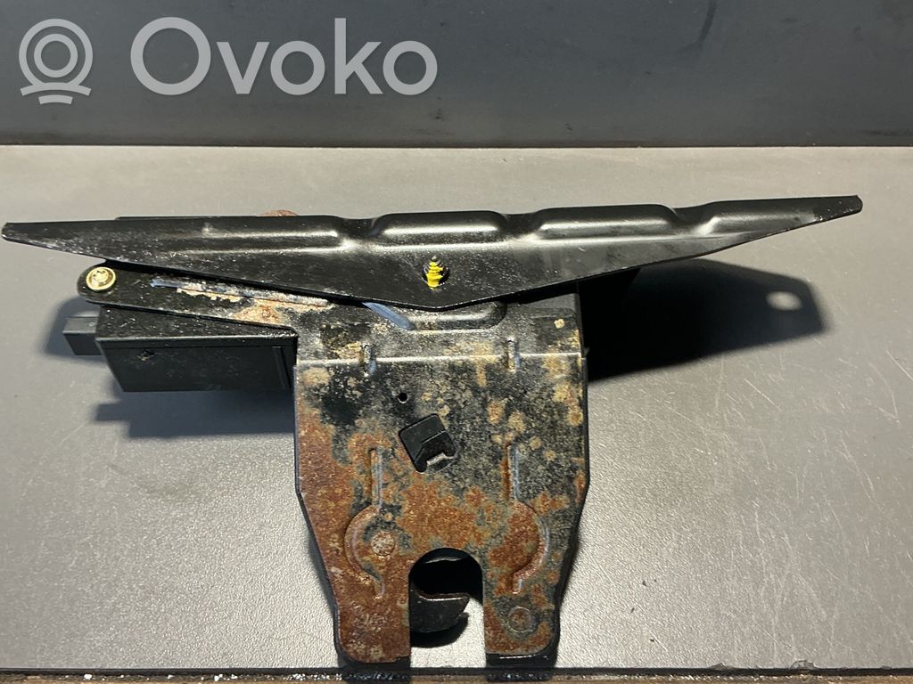 BMW 5 E60 E61 Spyna galinio dangčio 