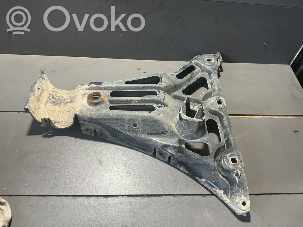 BMW 5 E60 E61 Takapuskurin kannake 