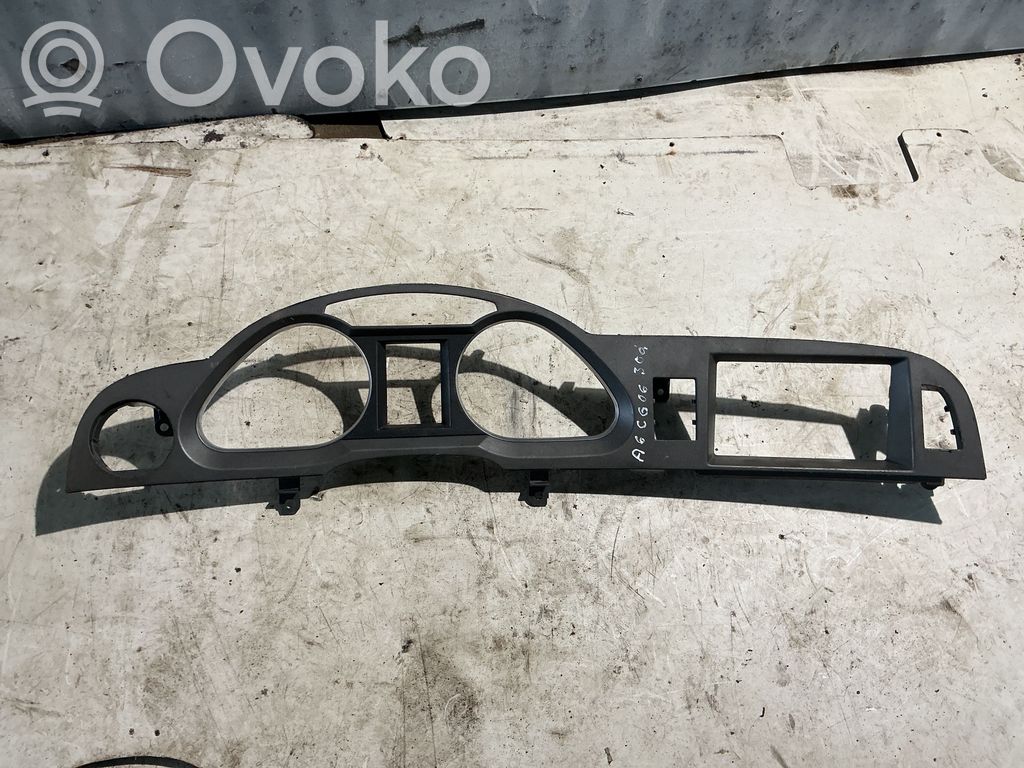 Audi A6 S6 C6 4F Kojelaudan kehys 