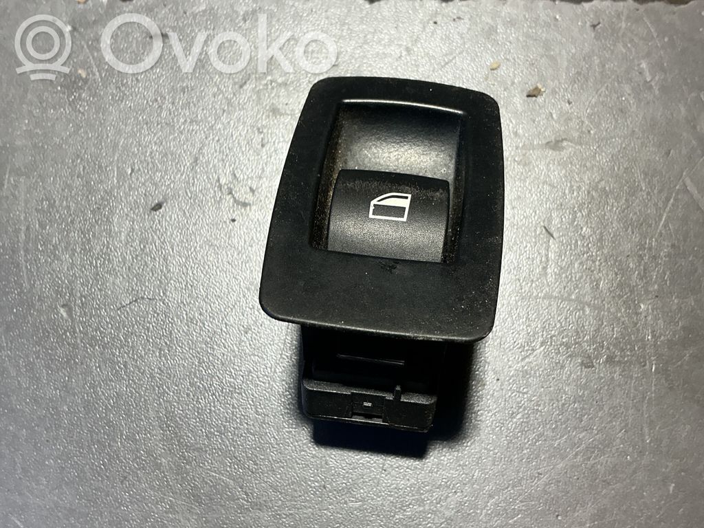 Interrupteur commade lève-vitre   6945874,15979800